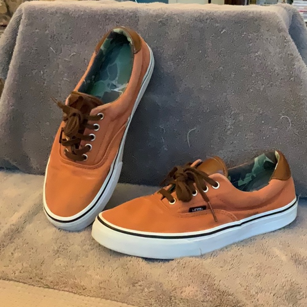 NICE USED VANS, RARE COLOR.